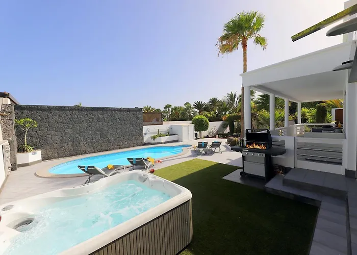 Luxury Casa Nublo 3 Bedrooms & Private Pool Вилла *